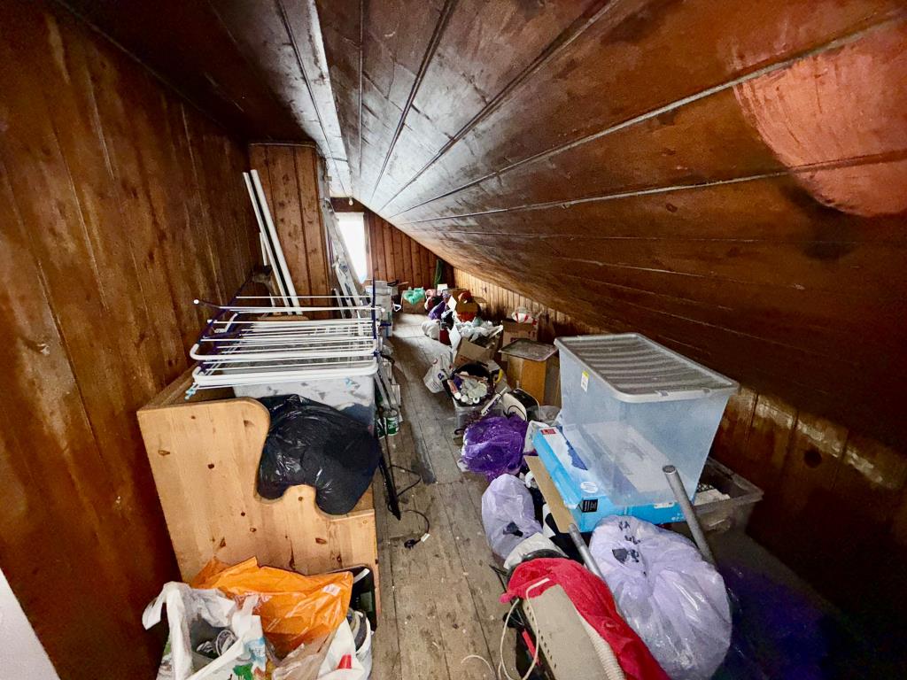 Lot: 149 - FREEHOLD INVESTMENT INCLUDING VACANT FLAT - Storage in eaves